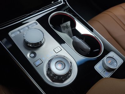 2025 Genesis GV80 photo 9