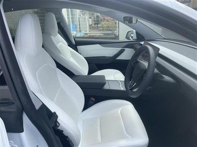 TESLA MODEL Y - 6