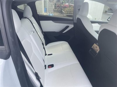 TESLA MODEL Y - 7