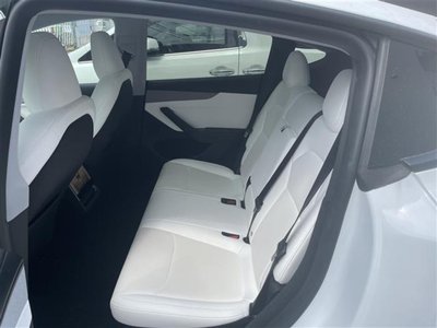 TESLA MODEL Y - 8
