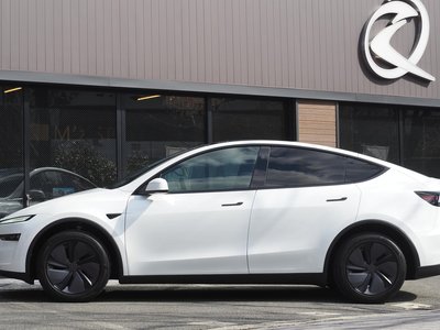 TESLA MODEL Y - 2