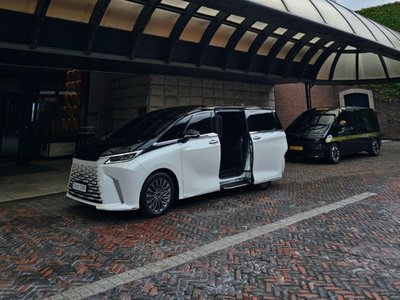 2024 Lexus LM thumbnail 12