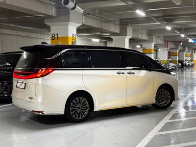 2024 Lexus LM photo 6