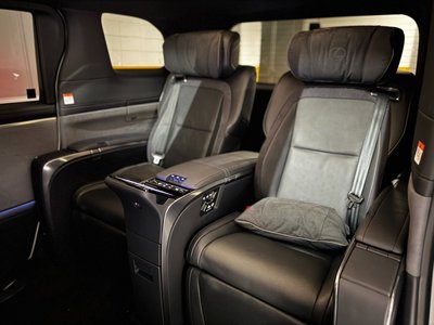 2024 Lexus LM photo 7