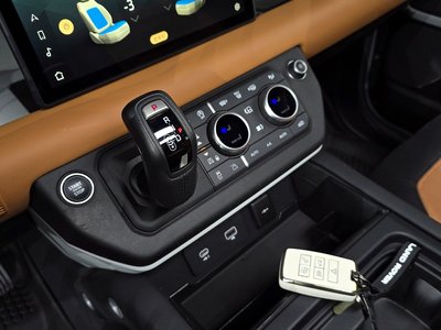 LAND ROVER DEFENDER - 9