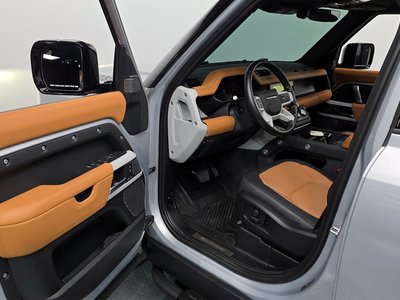 LAND ROVER DEFENDER - 10