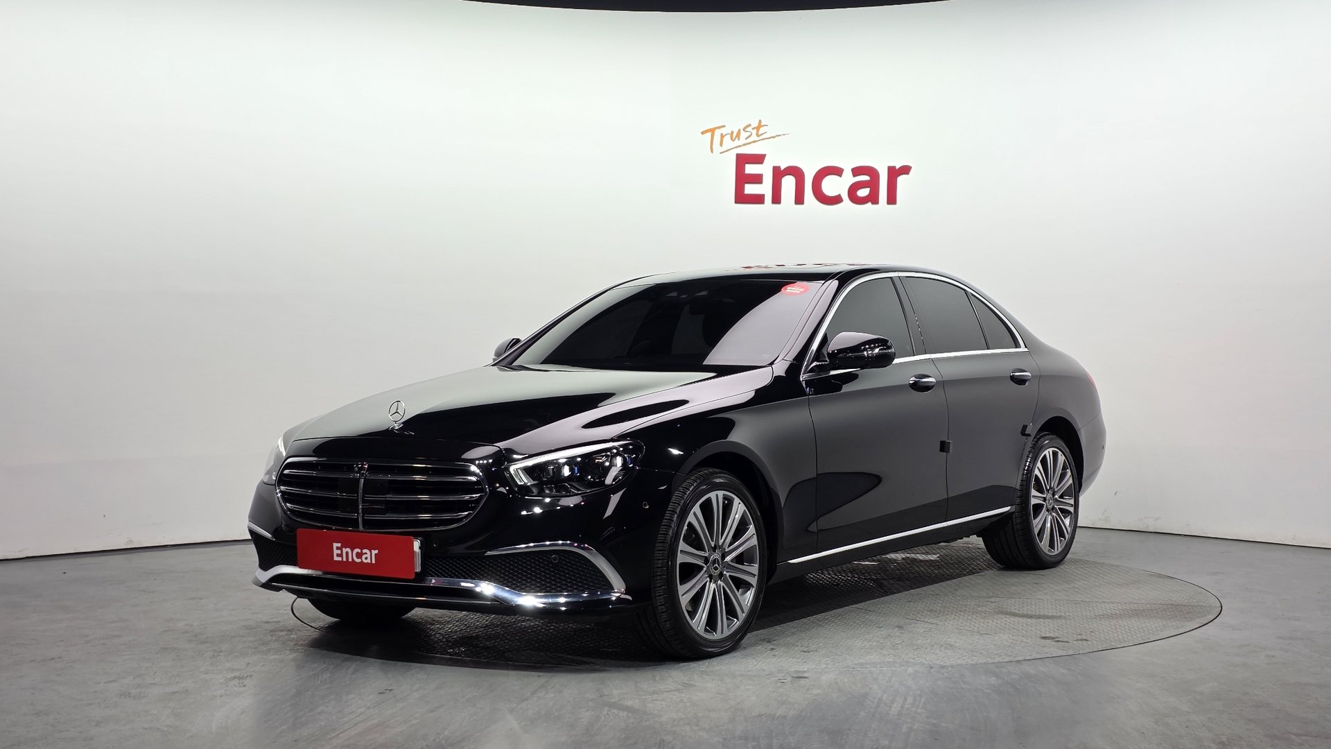 MERCEDES-BENZ E-CLASS - View 1