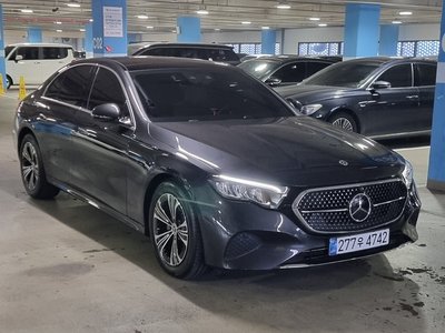 MERCEDES-BENZ E-CLASS - 1