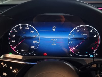 MERCEDES-BENZ E-CLASS - 8