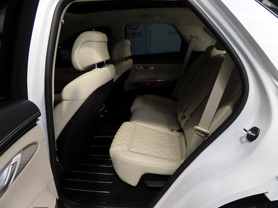 صورة 5 لـ 2024 Genesis GV70