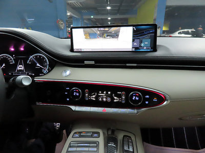 2024 Genesis GV70 thumbnail 13