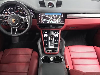2023 Porsche CAYENNE photo 5