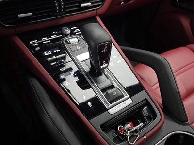 2023 Porsche CAYENNE photo 9