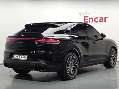 2023 Porsche CAYENNE photo 3
