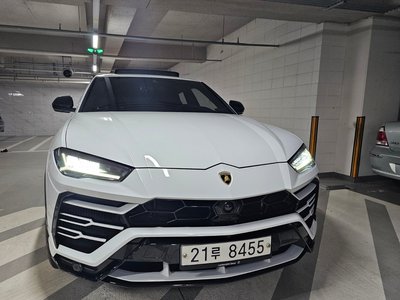 LAMBORGHINI URUS - 1