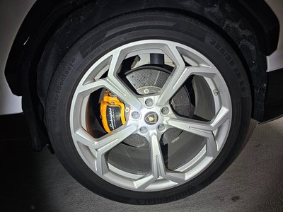 LAMBORGHINI URUS - 8