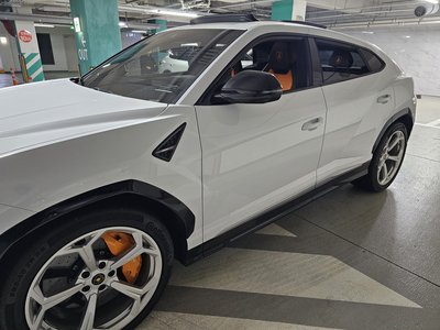 LAMBORGHINI URUS - 3
