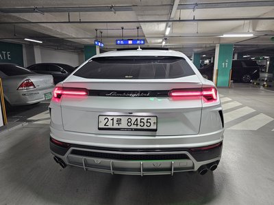 LAMBORGHINI URUS - 5