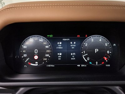 LAND ROVER DEFENDER - 8