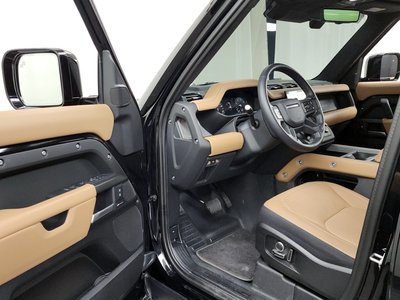 LAND ROVER DEFENDER - 10