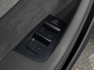 2025 Tesla MODEL Y — миниатюра 32