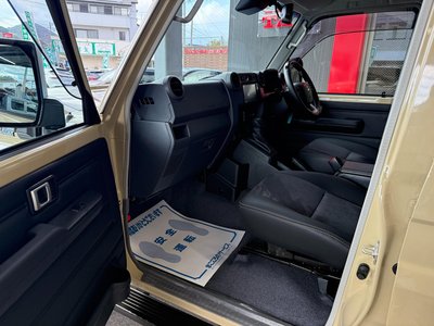 TOYOTA LAND CRUISER 70 - 5