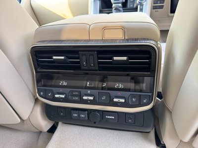 صورة مصغرة 77 لـ 2025 Toyota LAND CRUISER 300