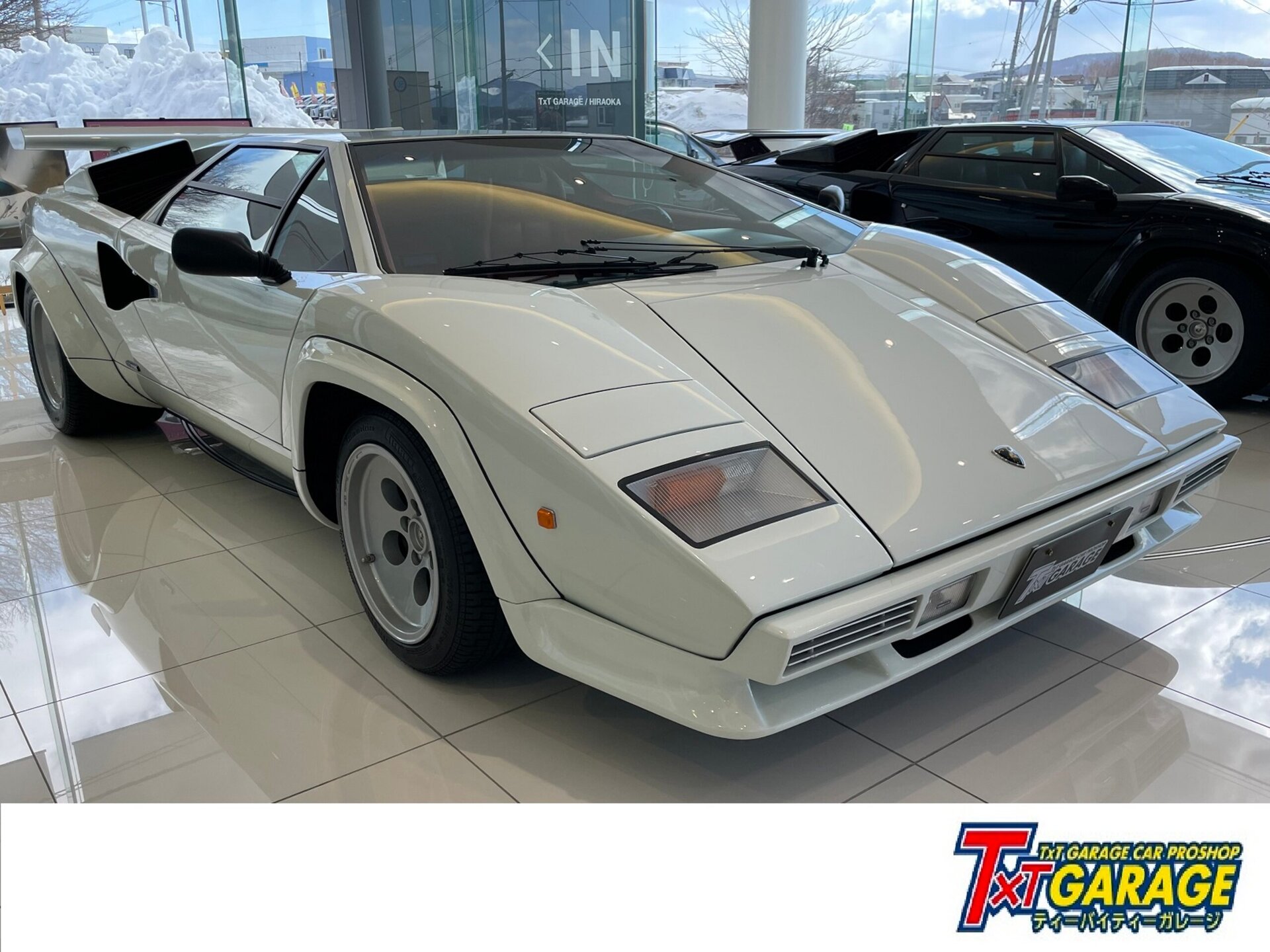 LAMBORGHINI COUNTACH - View 1