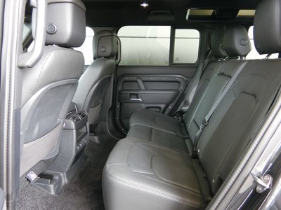 LAND ROVER DEFENDER - 8