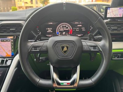 LAMBORGHINI URUS - 6