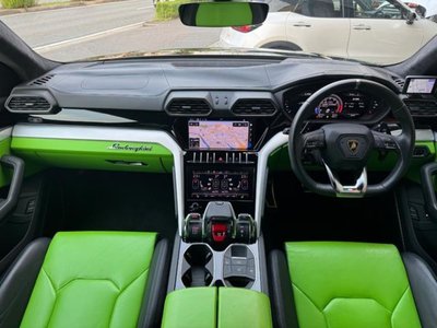 LAMBORGHINI URUS - 3