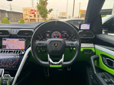 LAMBORGHINI URUS - 4