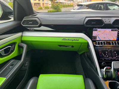 LAMBORGHINI URUS - 5