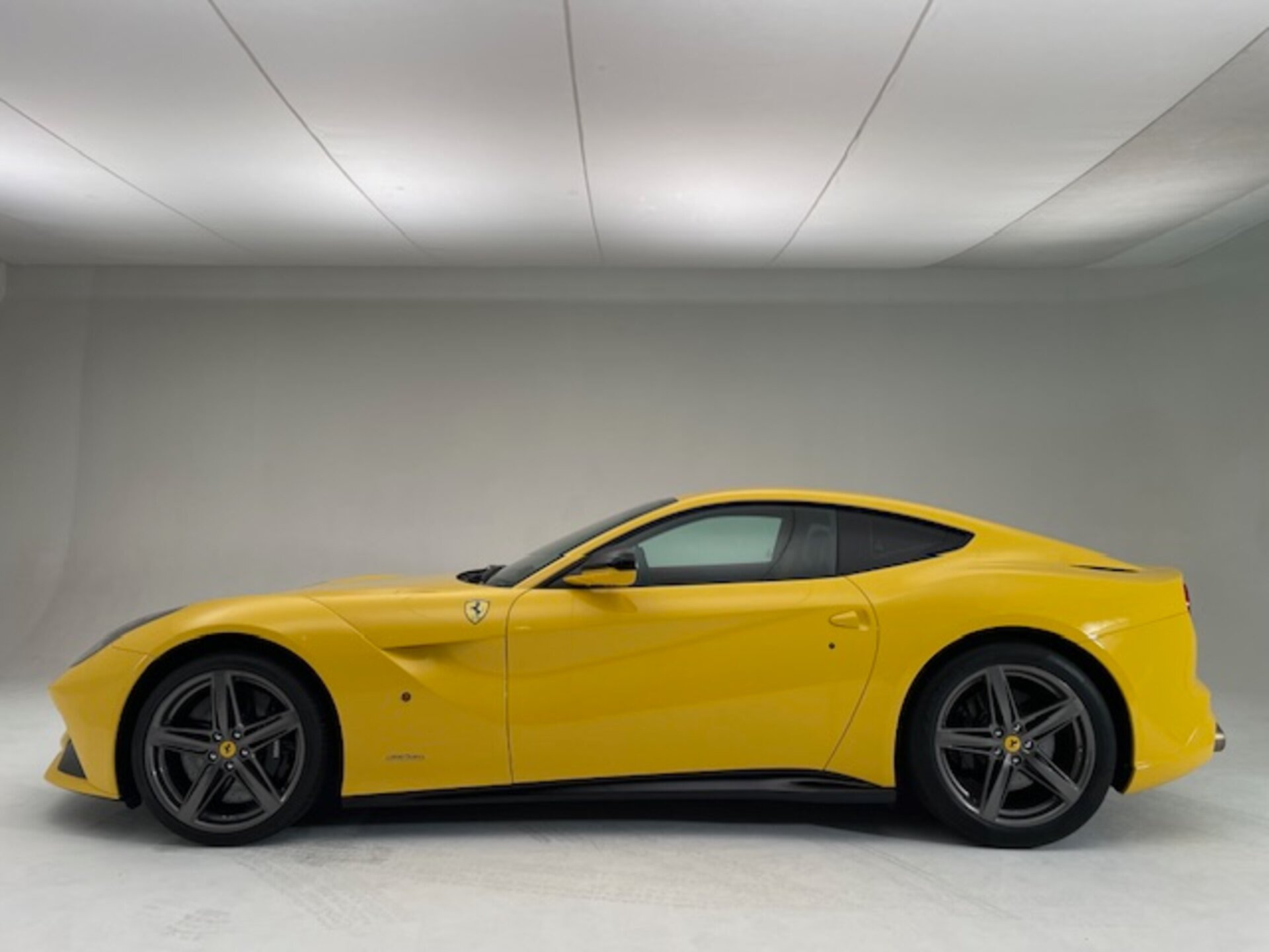 FERRARI F12 BERLINETTA - View 1