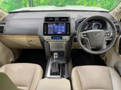 2023 Toyota LAND CRUISER PRADO photo 2