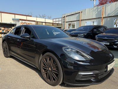 PORSCHE PANAMERA