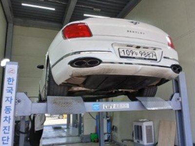 BENTLEY FLYING SPUR - 2