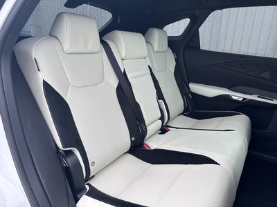 2025 Lexus RX — миниатюра 32