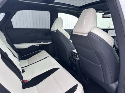 2025 Lexus RX — миниатюра 33