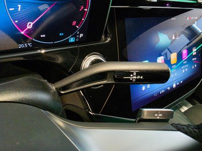 MERCEDES-BENZ E-CLASS - 9