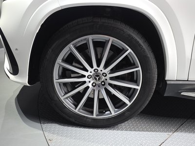 2024 Mercedes-BENZ GLS photo 6
