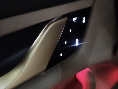 2025 Porsche TAYCAN thumbnail 15