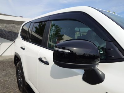TOYOTA LAND CRUISER 300 - 5