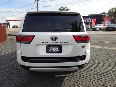 TOYOTA LAND CRUISER 300 - 7