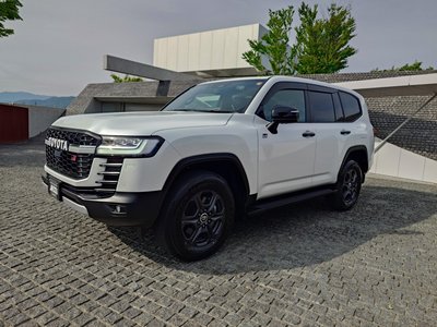 TOYOTA LAND CRUISER 300 - 2
