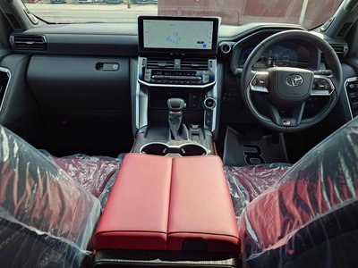 TOYOTA LAND CRUISER 300 - 9