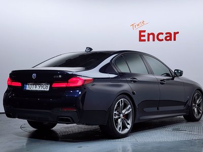 2023 BMW 5 SERIES photo 4