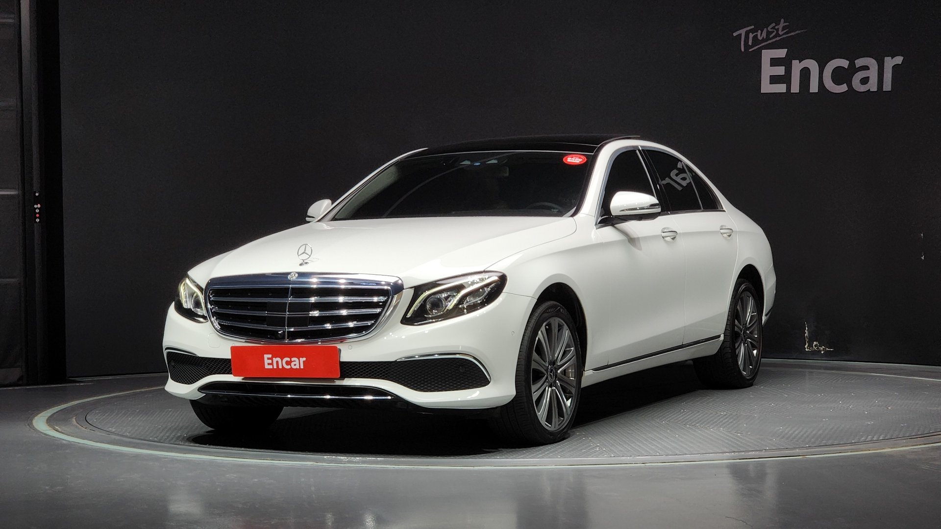 MERCEDES-BENZ E-CLASS - View 1