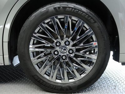صورة 10 لـ 2024 Lexus LM