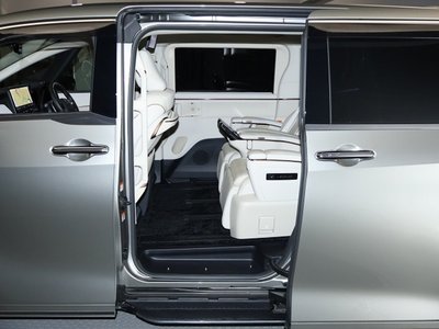 صورة 9 لـ 2024 Lexus LM
